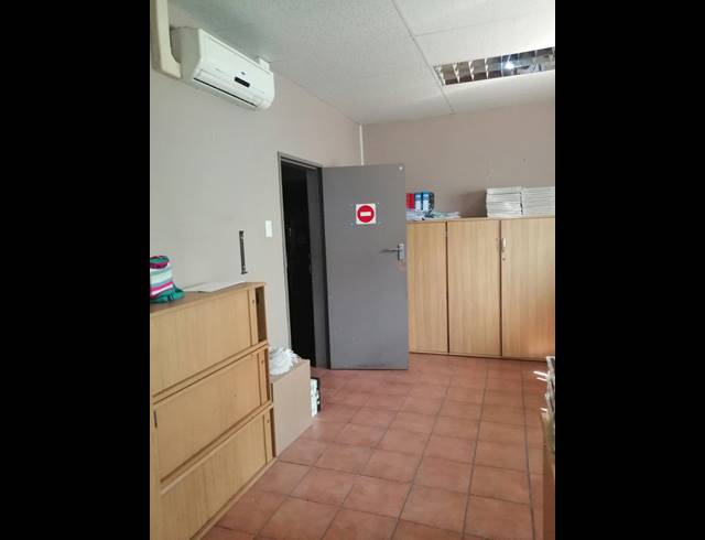 902M² BUILDING FOR SALE IN VAALPARK